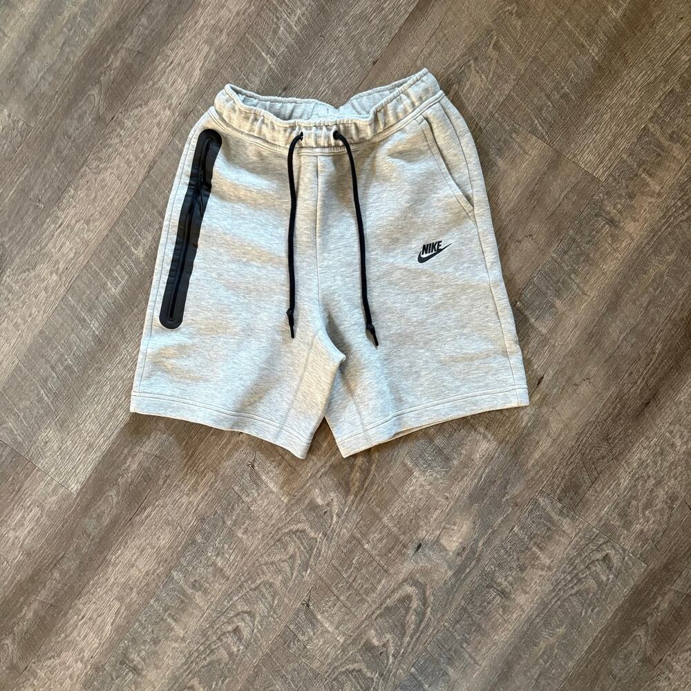 Nike Tech Fleece Shorts - Heather Gray (Size S)